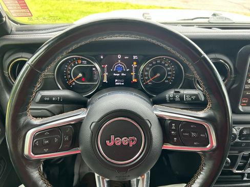 Used 2021 Jeep Wrangler Unlimited Sahara AWD/4WD image 18
