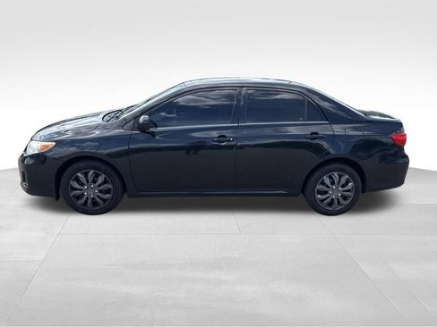 Used 2013 Toyota Corolla LE FWD image 2