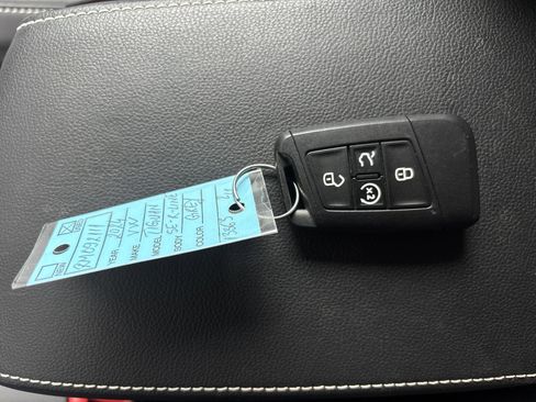 Used 2024 Volkswagen Tiguan SE R-Line image 26