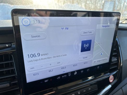 Used 2023 Ford Transit 350 XLT image 14