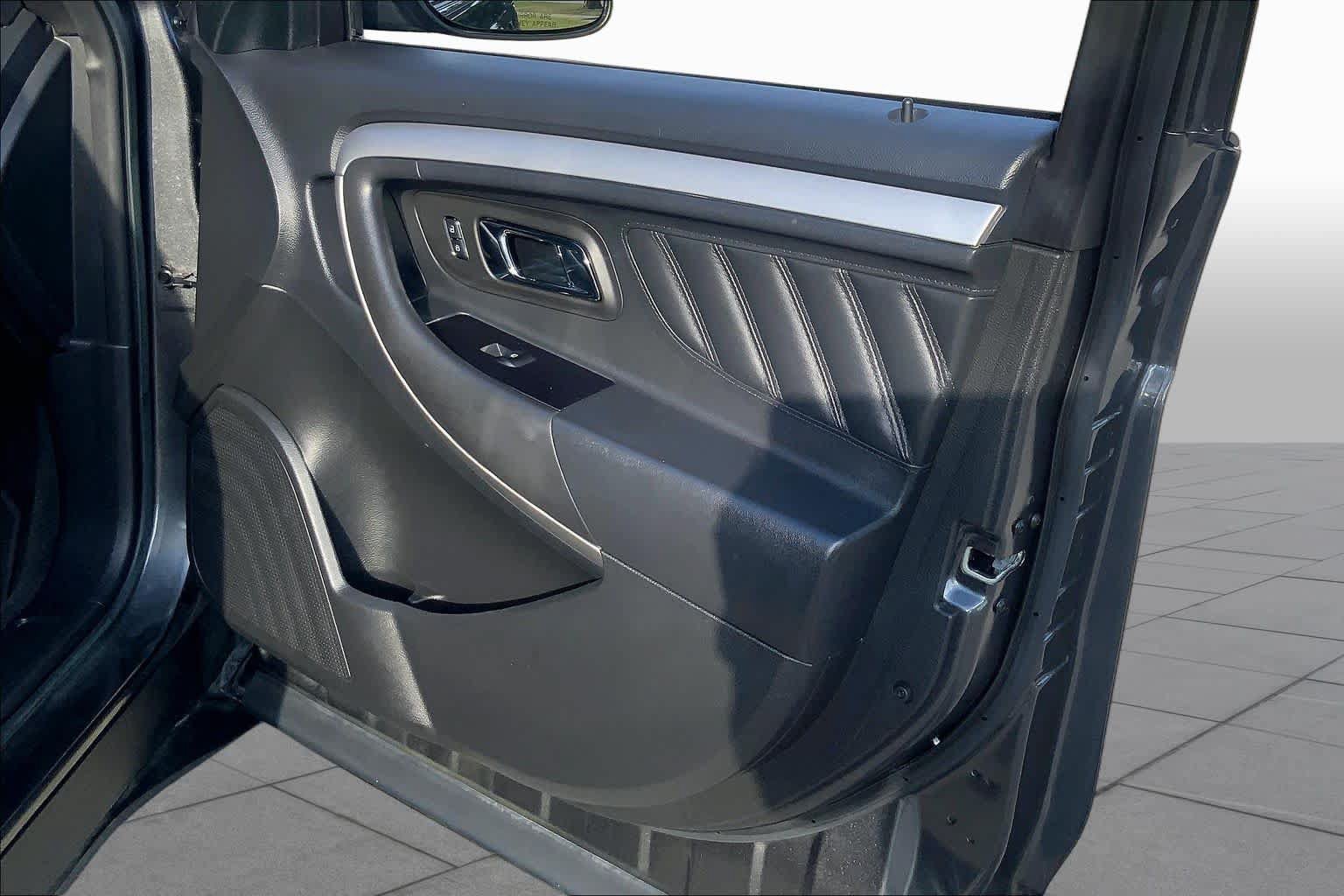 Used 2017 Ford Taurus SEL FWD image 21