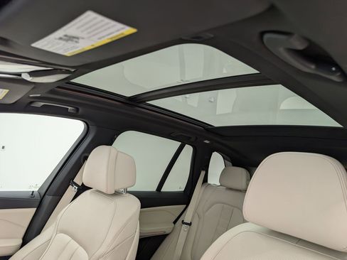 Certified 2022 BMW X5 sDrive40i w/ Luxury Seating Package image 16