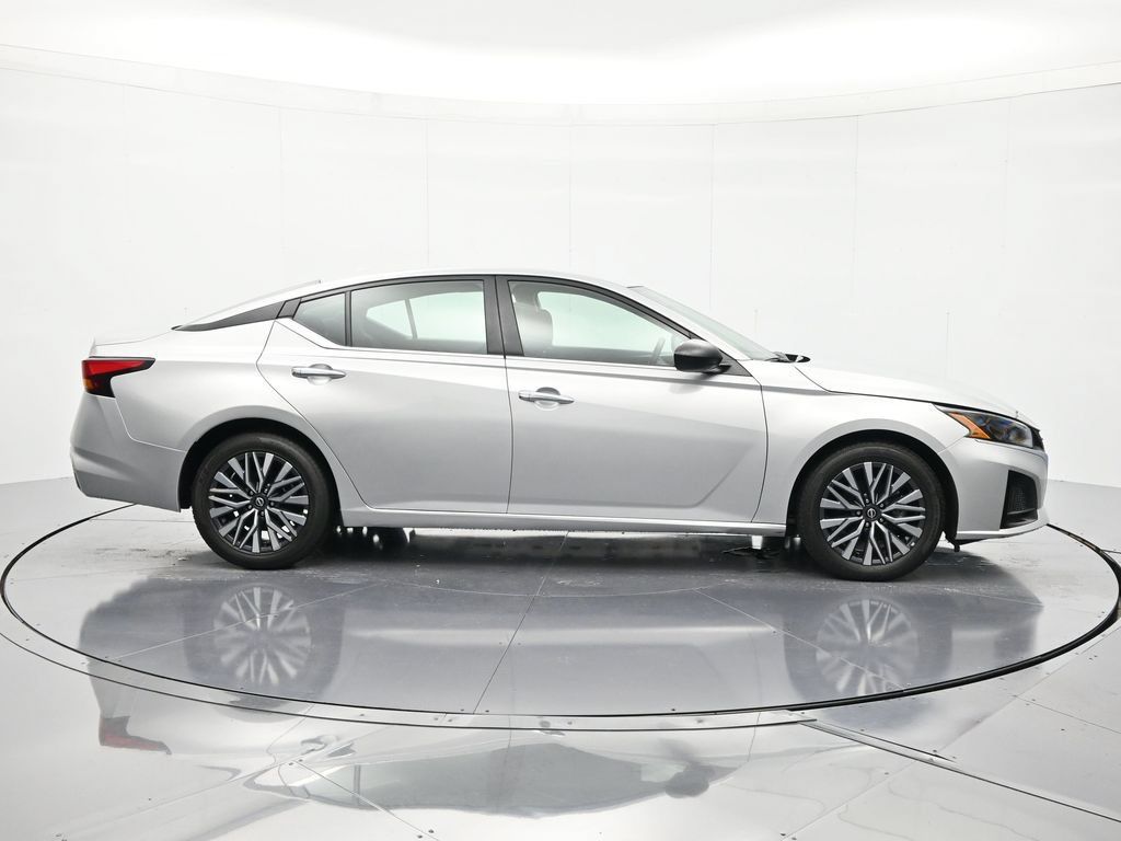 Certified 2025 Nissan Altima 2.5 SV FWD image 4