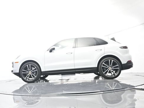 Certified 2024 Porsche Cayenne AWD/4WD image 45