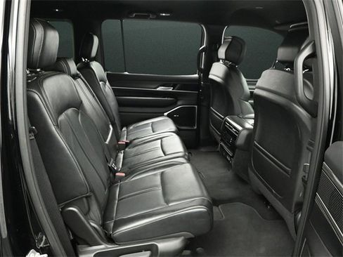 Used 2023 Jeep Wagoneer Series II image 18