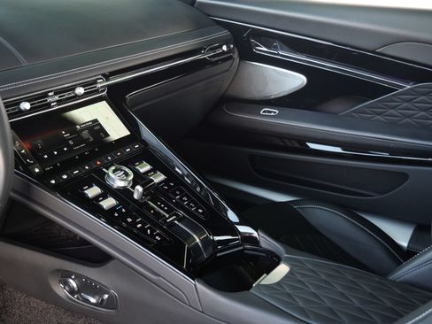 Used 2024 Aston Martin DB12 Coupe RWD image 13