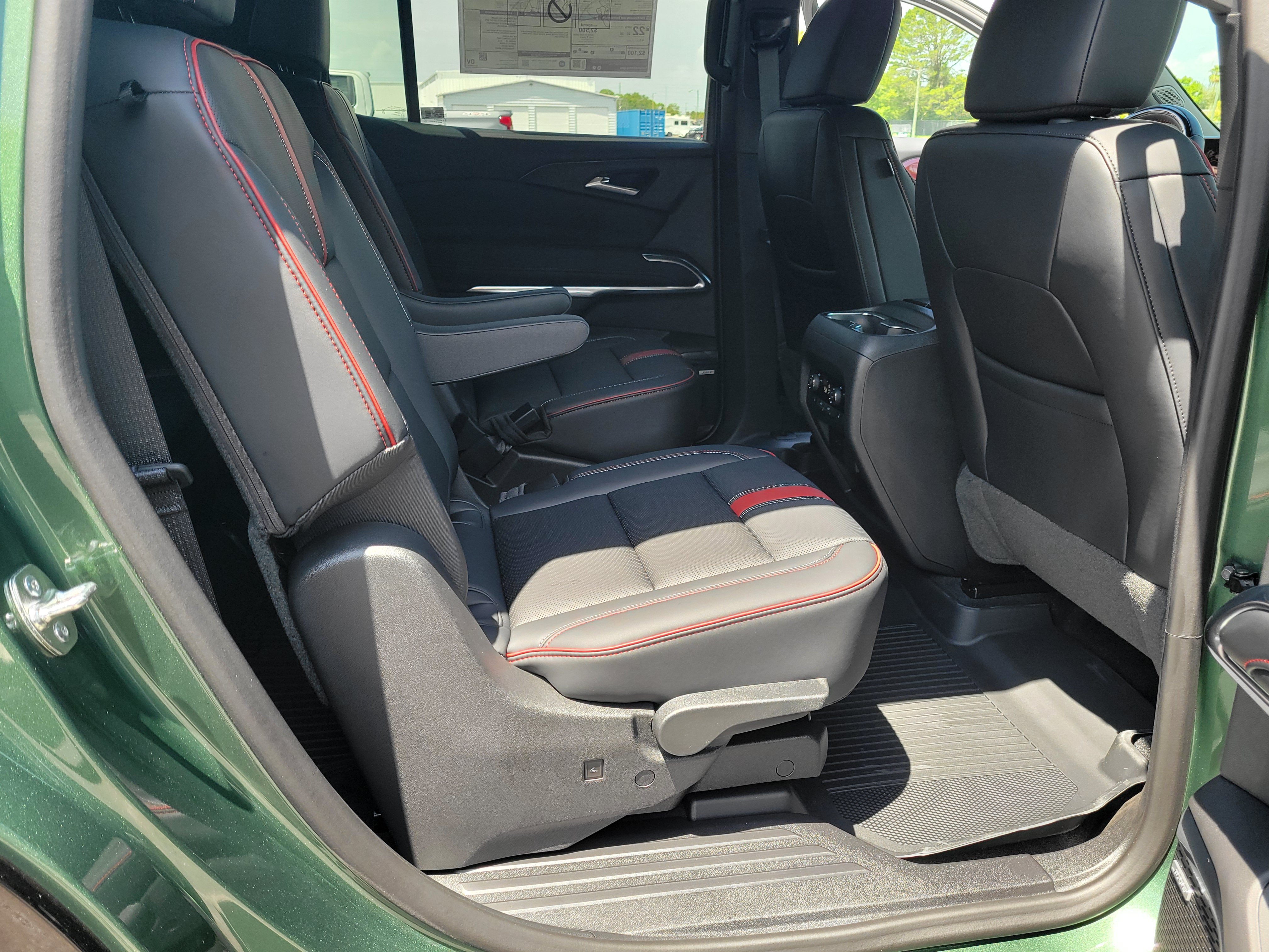 New 2027 Chevrolet Traverse RS FWD image 33