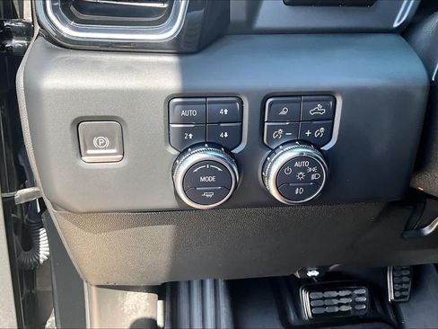Used 2024 GMC Sierra 2500 Denali Ultimate AWD/4WD image 25