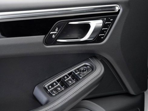 New 2025 Porsche Macan image 8