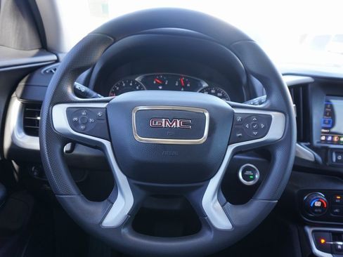 Used 2024 GMC Terrain SLE w/ Driver Convenience Package image 10
