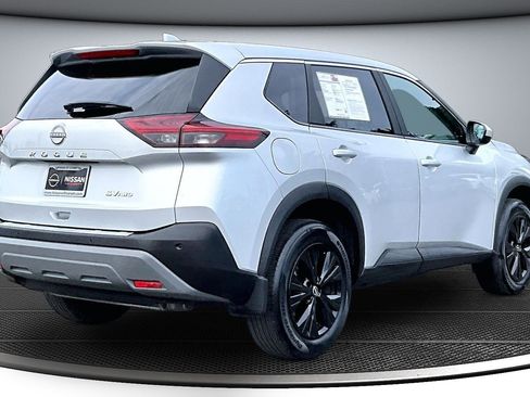 Used 2023 Nissan Rogue SV image 6