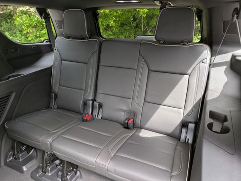 Used 2023 Chevrolet Tahoe Premier w/ Advanced Technology Package AWD/4WD image 31