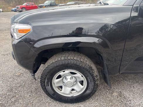 Used 2022 Toyota Tacoma SR AWD/4WD image 6