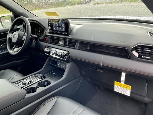 New 2025 Honda Pilot TrailSport image 10