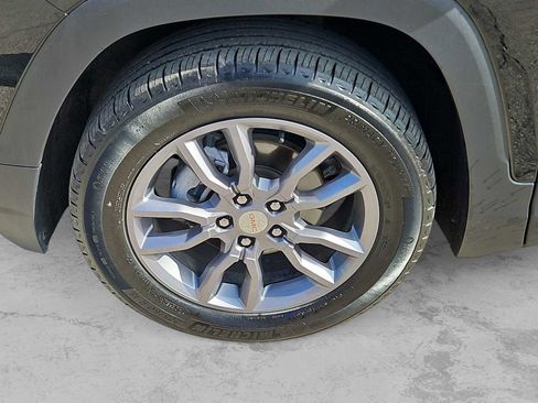 Used 2024 GMC Terrain SLT image 12