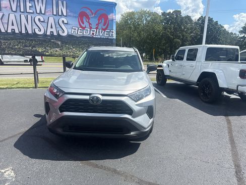 Used 2019 Toyota RAV4 LE w/ Carpet Mat Package FWD image 2