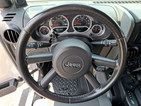Used 2007 Jeep Wrangler Unlimited Sahara w/ Dual Top Group AWD/4WD image 18