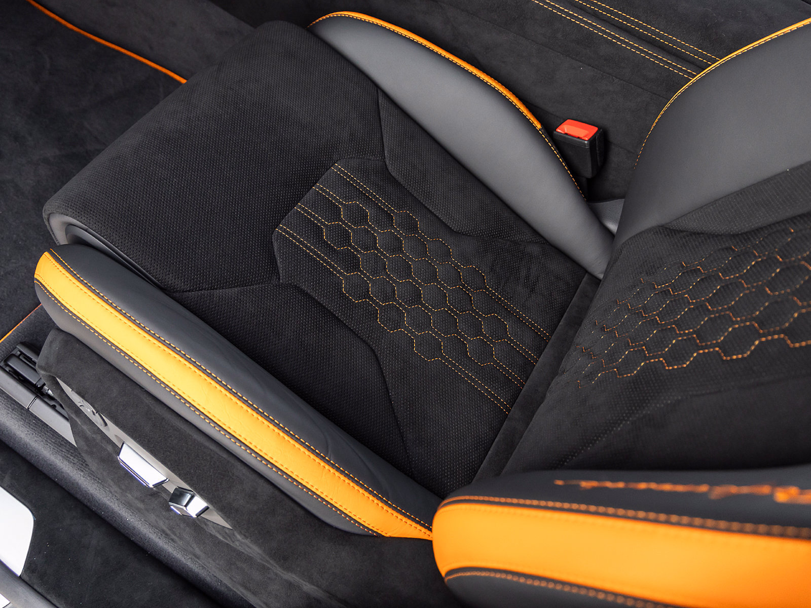 Used 2023 Lamborghini Urus Performante AWD/4WD image 29