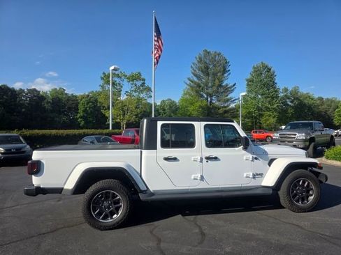 Used 2021 Jeep Gladiator Overland AWD/4WD image 10