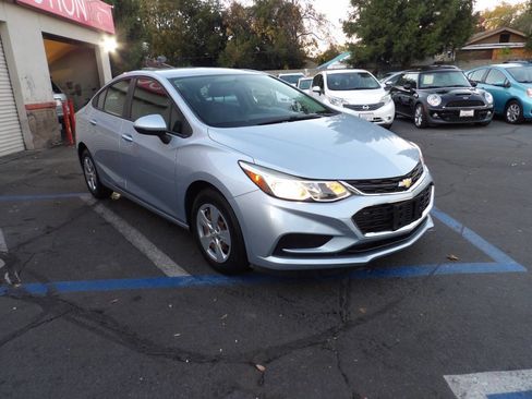 Used 2017 Chevrolet Cruze LS image 2