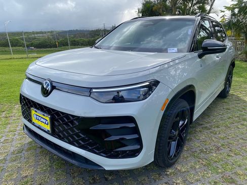 New 2026 Volkswagen Tiguan SE R-Line FWD image 3