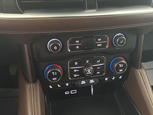 Used 2023 Chevrolet Tahoe High Country AWD/4WD image 19