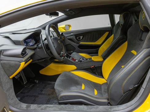 Used 2023 Lamborghini Huracan Tecnica RWD image 9