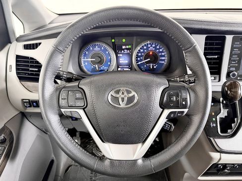 Used 2018 Toyota Sienna XLE w/ XLE Navigation Package AWD/4WD image 63