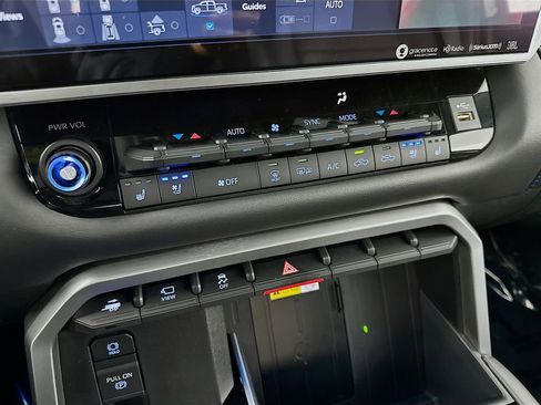 Used 2023 Toyota Tundra Platinum image 18