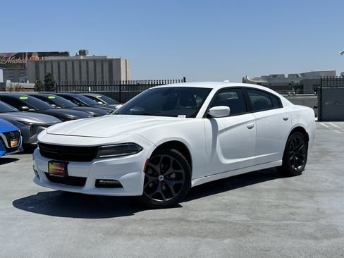 Used 2023 Dodge Charger SXT RWD image 2