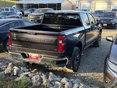 Used 2023 Chevrolet Silverado 1500 LT AWD/4WD image 4
