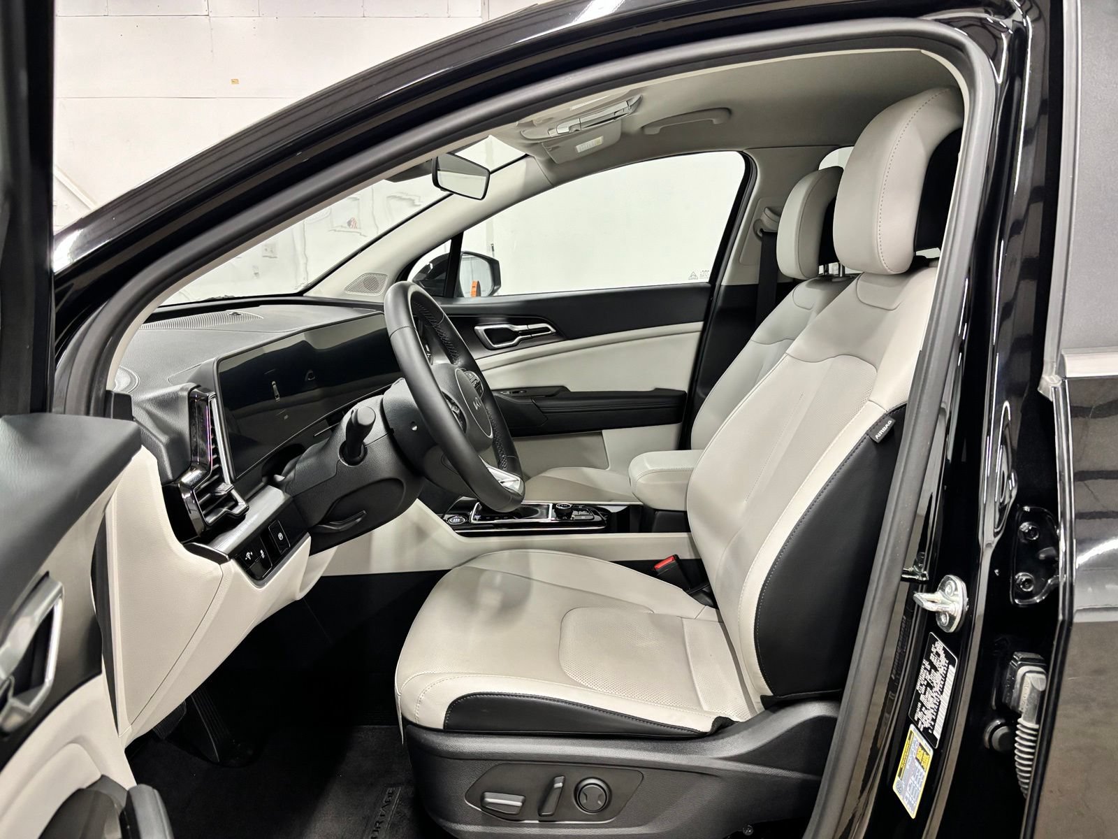 Used 2024 Kia Sportage EX AWD/4WD image 17