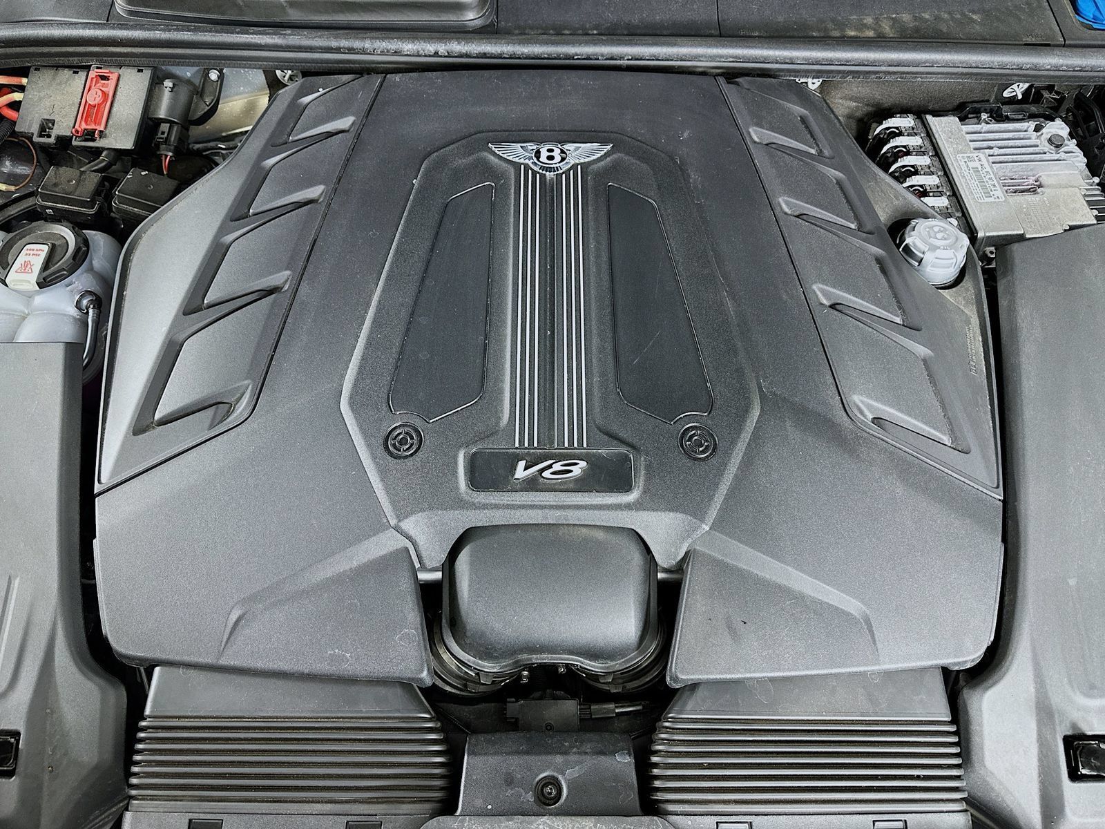 Used 2023 Bentley Bentayga Extended Wheelbase AWD/4WD image 16