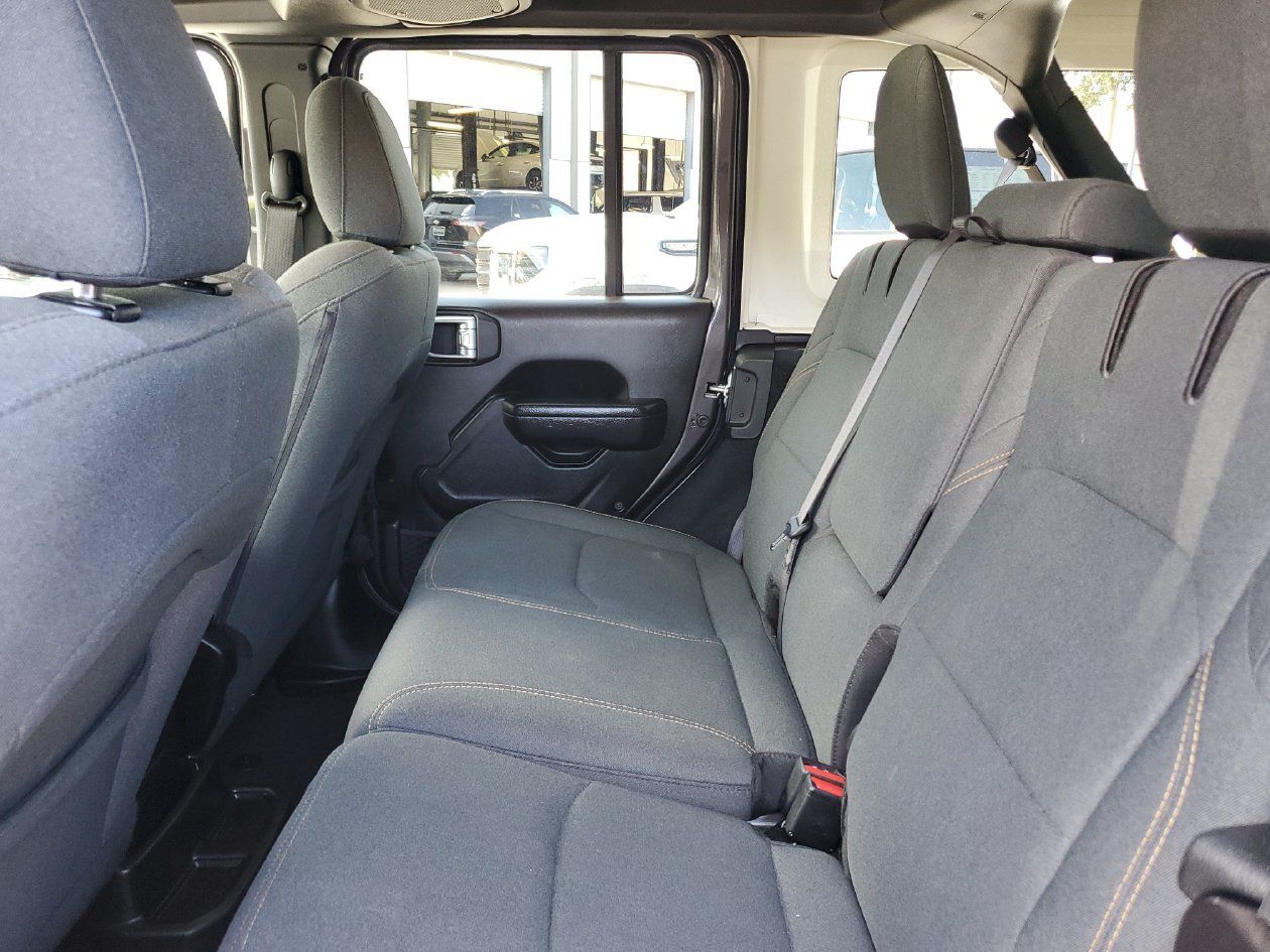 Used 2024 Jeep Wrangler Unlimited AWD/4WD image 11