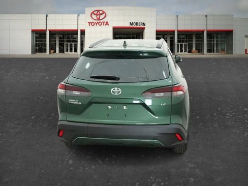 New 2026 Toyota Corolla Cross LE w/ Moonroof Package FWD image 18