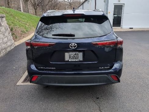 Used 2025 Toyota Highlander XLE image 4