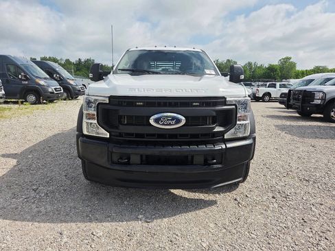 Used 2022 Ford F550 4x4 Crew Cab Super Duty w/ Power Equipment Group image 2