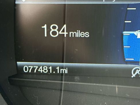 Used 2018 Ford Fusion SE w/ Fusion SE Technology Package image 17