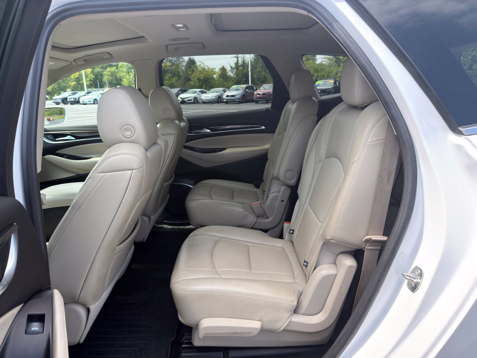 Used 2020 Buick Enclave Premium w/ Sun and Sites Package FWD image 27