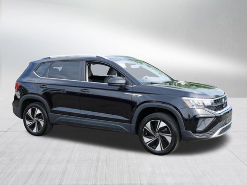 Used 2024 Volkswagen Taos SE AWD/4WD image 8