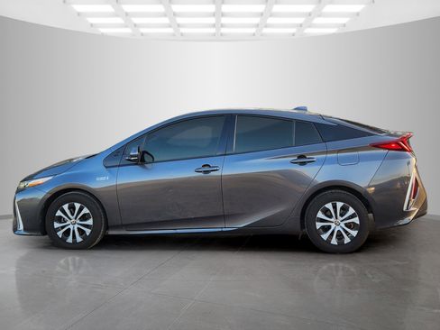Used 2020 Toyota Prius Prime LE image 4