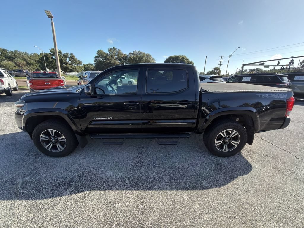Used 2017 Toyota Tacoma TRD Sport w/ Tow Package (A/T) AWD/4WD image 8