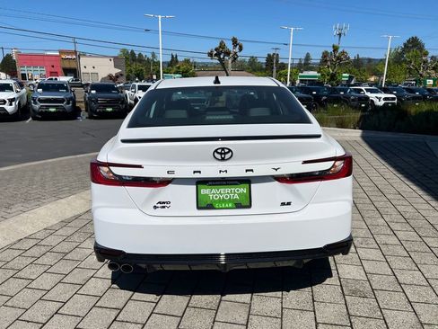 New 2026 Toyota Camry Hybrid AWD/4WD image 4