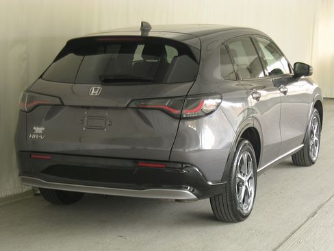 Used 2023 Honda HR-V EX-L image 7
