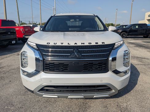 Used 2023 Mitsubishi Outlander SE image 29