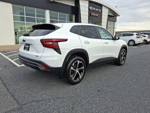Certified 2025 Chevrolet Trax RS w/ Sunroof Package image 6
