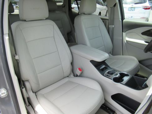 Used 2020 GMC Terrain Denali w/ Denali Premium Package FWD image 9