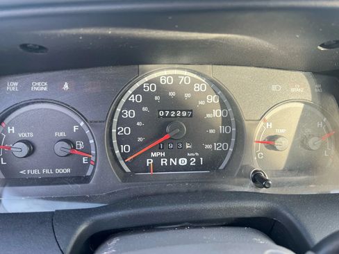 Used 2001 Ford Crown Victoria RWD image 12