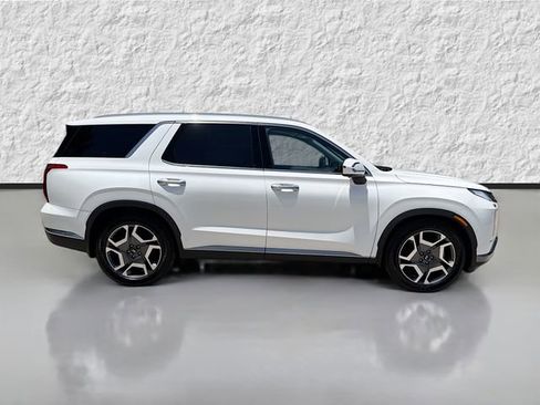 Used 2023 Hyundai Palisade Limited FWD image 2