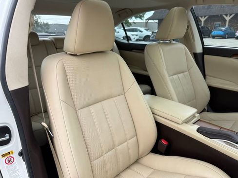 Used 2017 Lexus ES 300h w/ Luxury Package FWD image 22